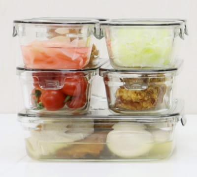 効率的に積み重ねて収納できる保存容器